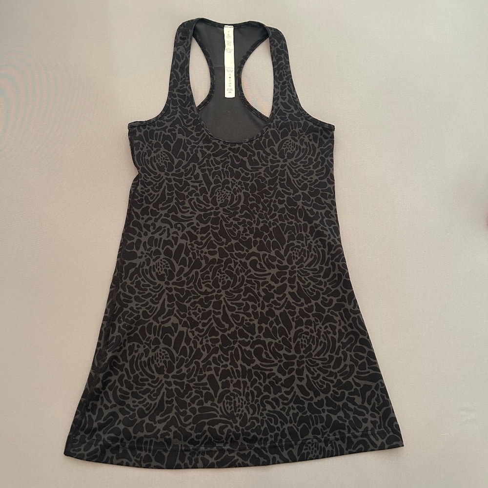 Lululemon black floral racerback tank Top, Size 4